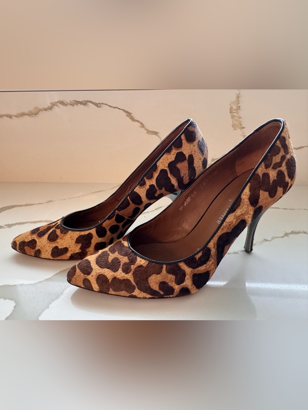 Donald J Pliner Leopard Print Calf Hair Pumps Heels Size 6M